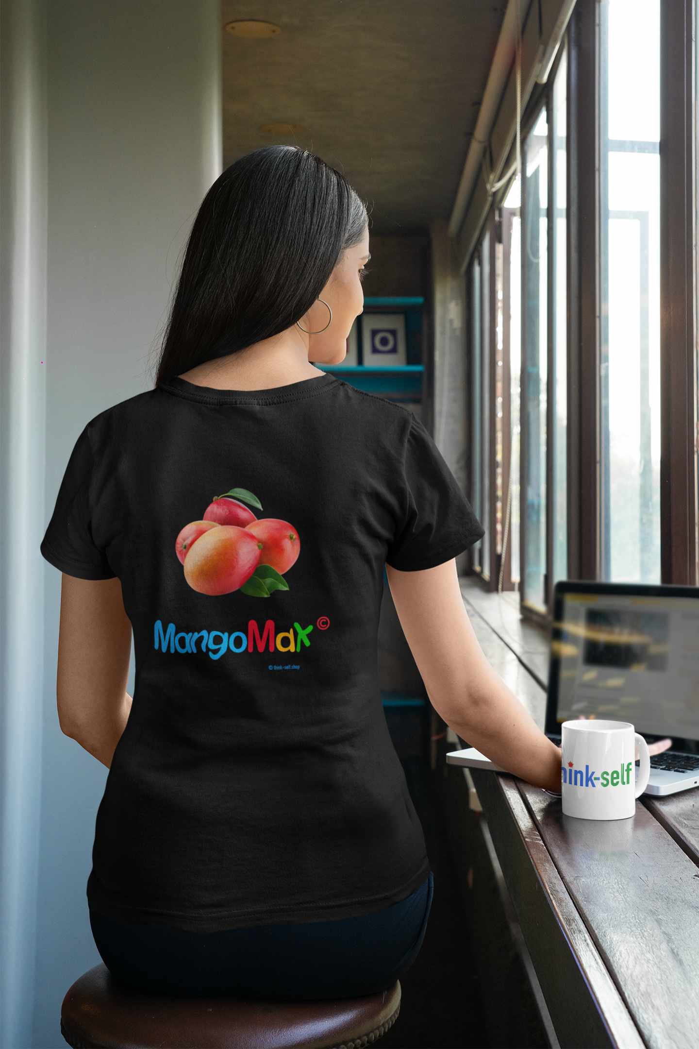 MangoMax Backside - Ein Unisex T-Shirt, das überzeugt – in Qualität und Tragekomfort.