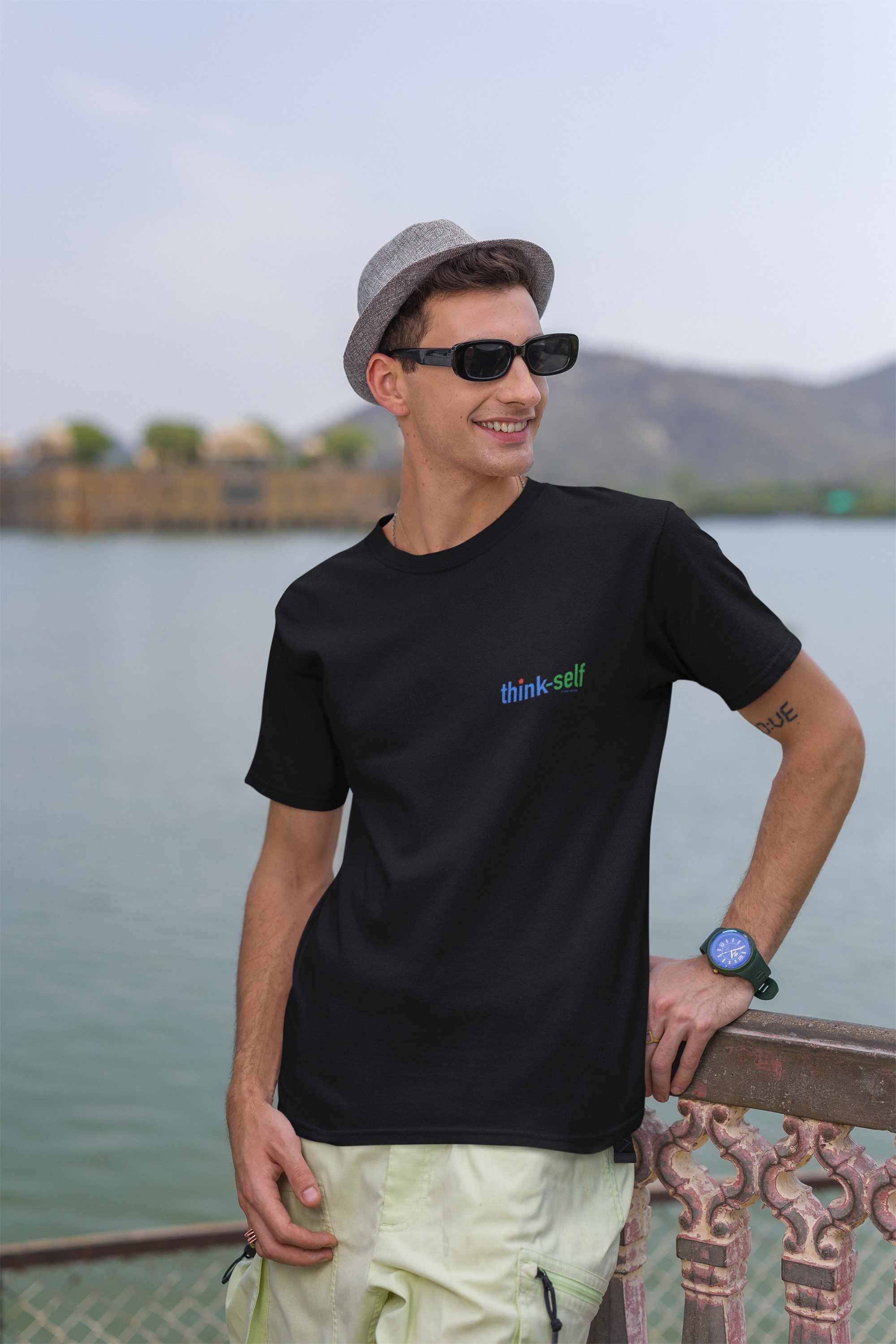 think-self 100x34mm Frontside - Ein T-Shirt, das überzeugt – in Qualität und Tragekomfort.